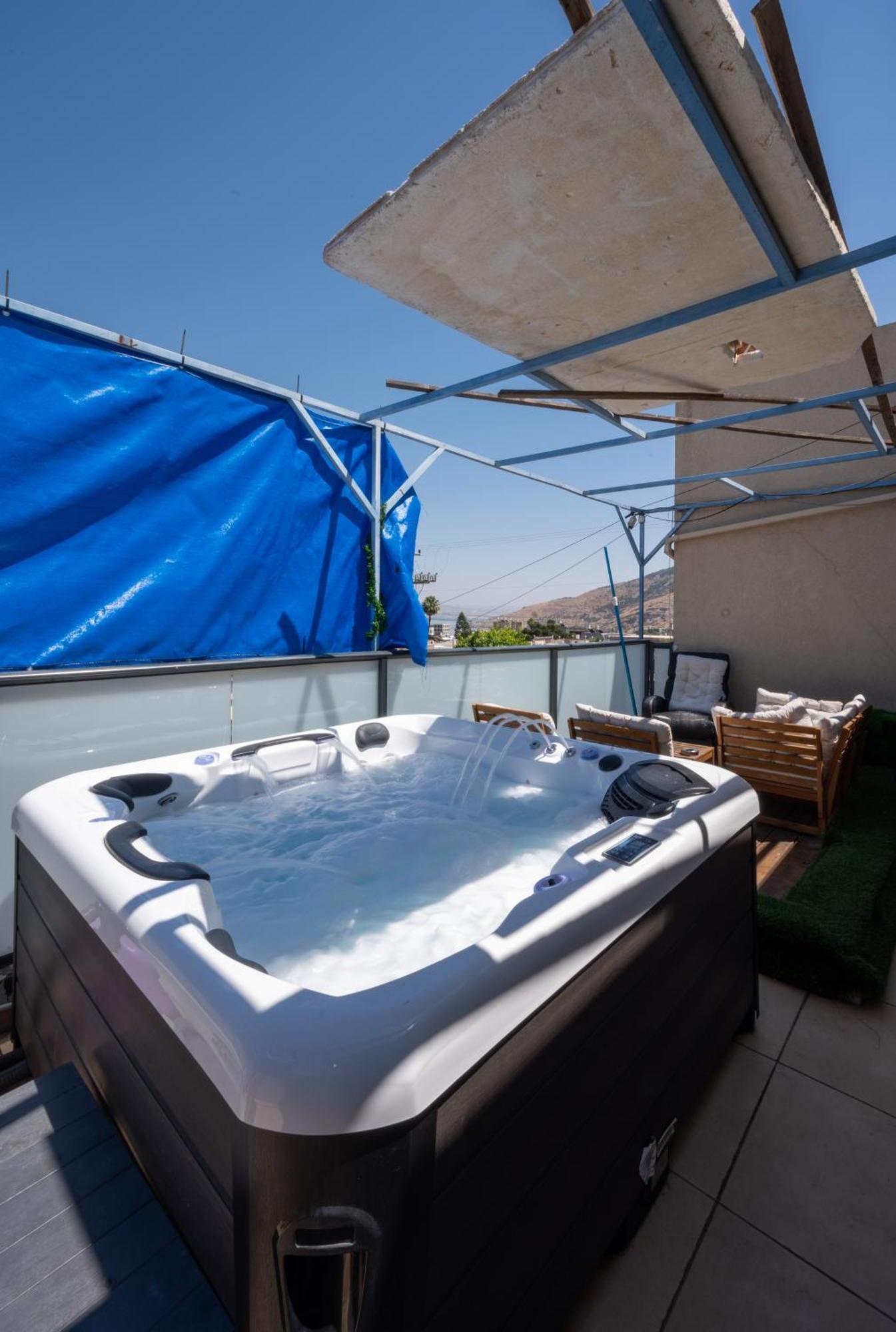 Levication 2 Bedrooms Pool&Jacuzzi Тиверіада Екстер'єр фото